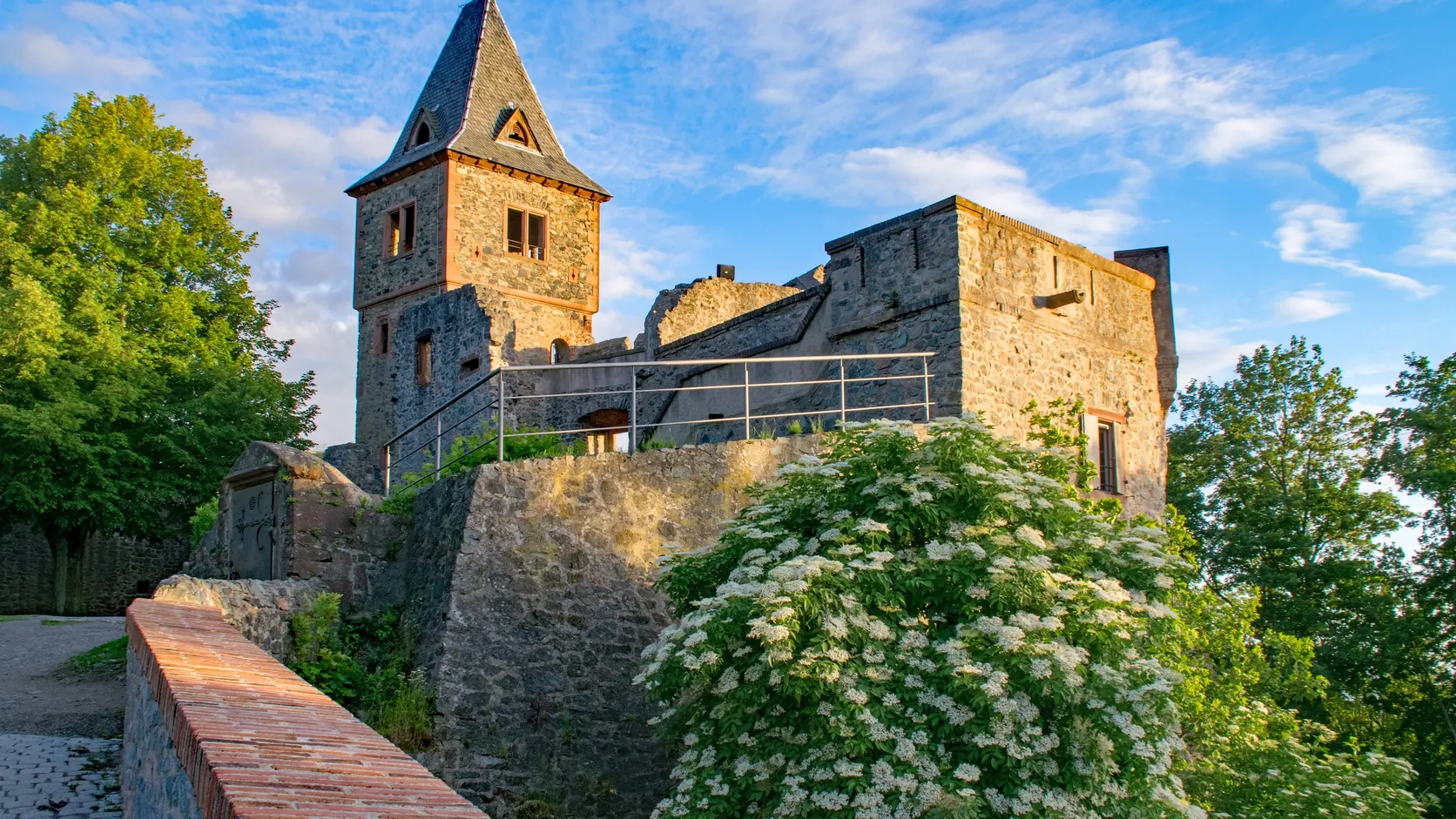 Die Burg Frankenstein bei Mühltal am Rand des Odenwalds.